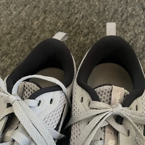 Brooks Mens Revel 6 White Running Shoes Sneakers Size 9 grey black - Picture 8 of 12